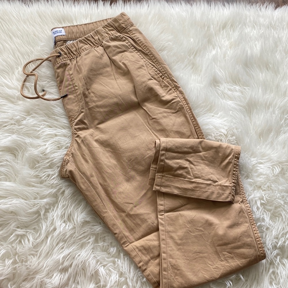 OLD NAVY men’s drawstring joggers.